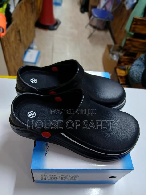 Busy, Fast-Paced Kitchen Crocs Roc - main view