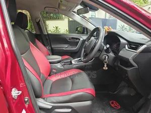 Toyota RAV4 XLE FWD 2019 Red