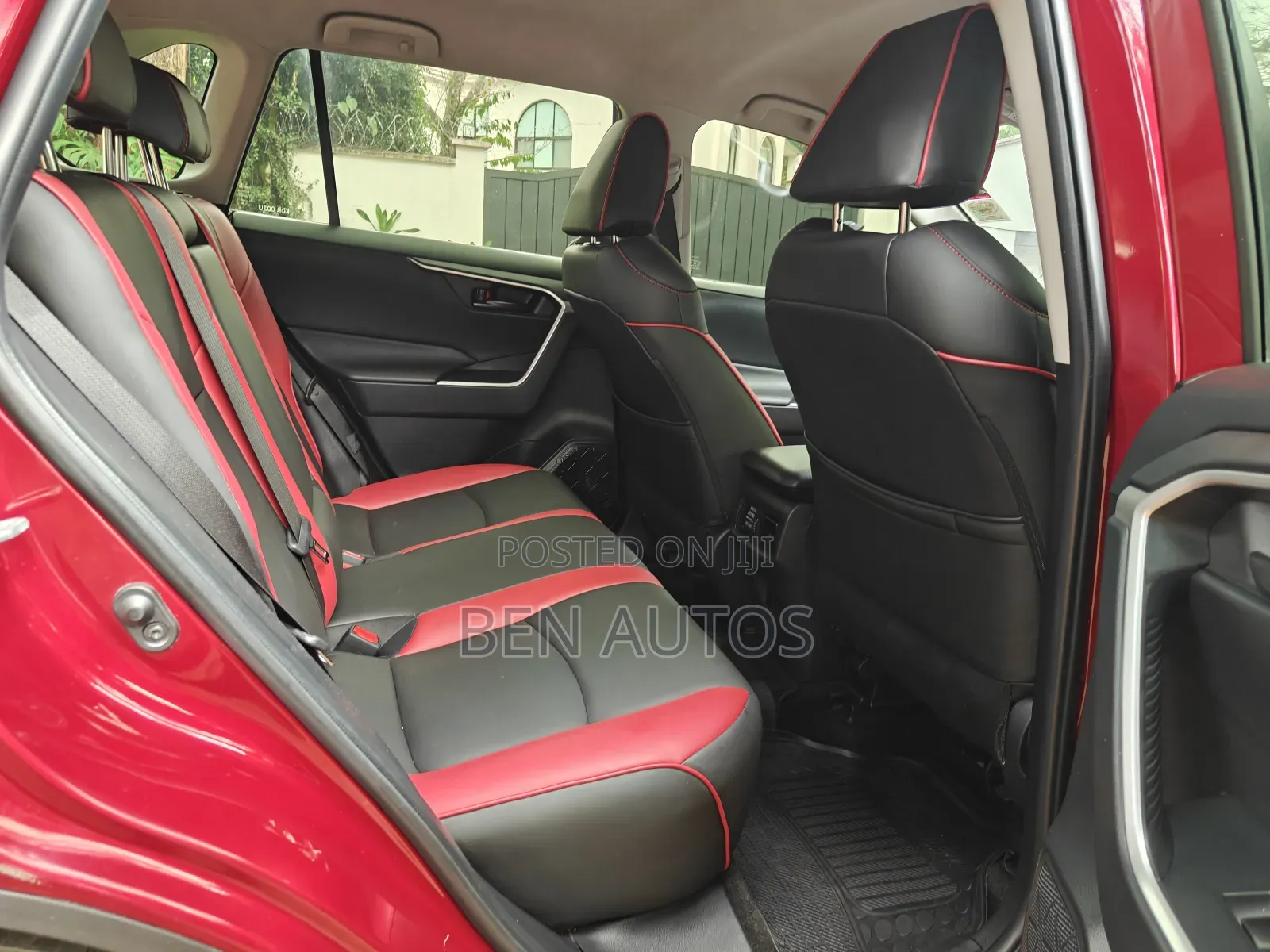 Toyota RAV4 XLE FWD 2019 Red