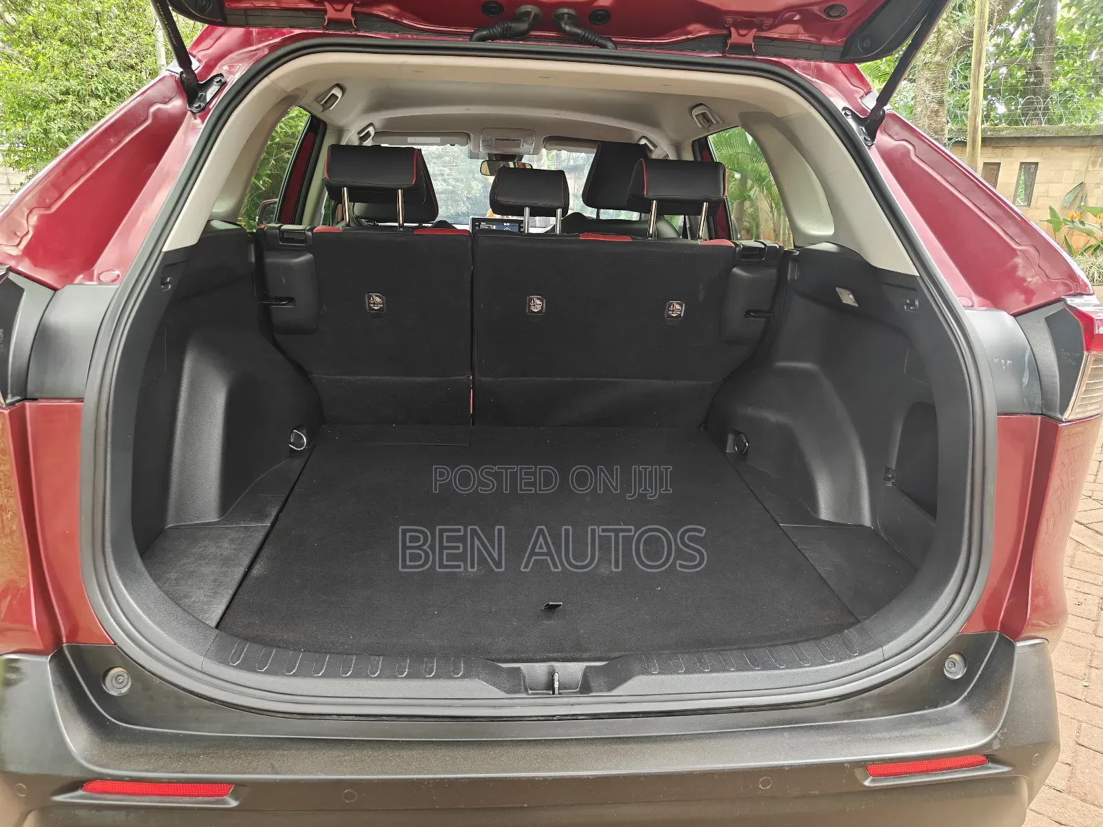 Toyota RAV4 XLE FWD 2019 Red