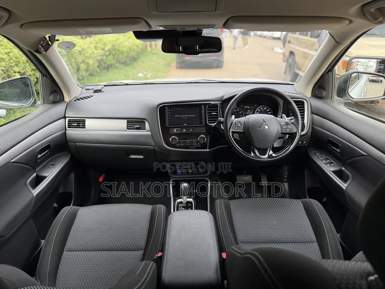 Mitsubishi Outlander LE FWD 2019 White