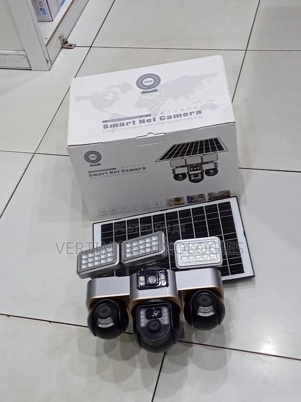 Smartphone Control 12mp 4g PTZ Solar Camera With Solar Flood Light - main view