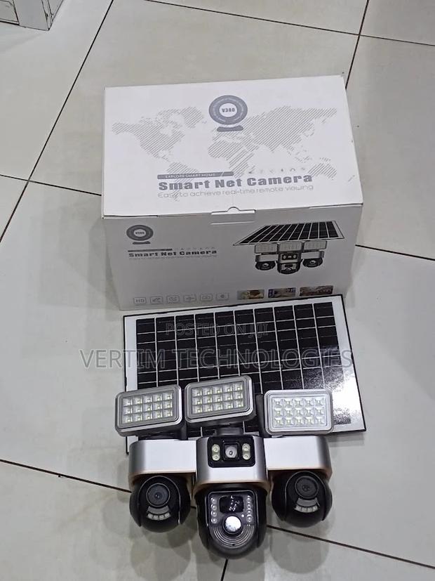 Security 12mp 4g PTZ Multiple Lens Camera With Solar Floodlight