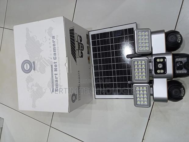 Waterproof 4g PTZ Multiple Lens Screens Camera Solar Flood Light