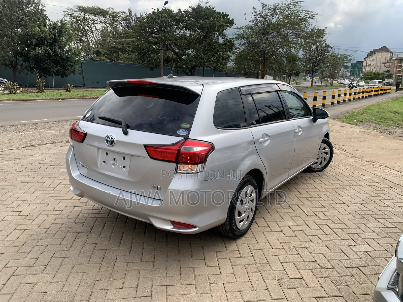 Toyota Corolla Fielder 1.5 Hybrid FWD 2020 Silver