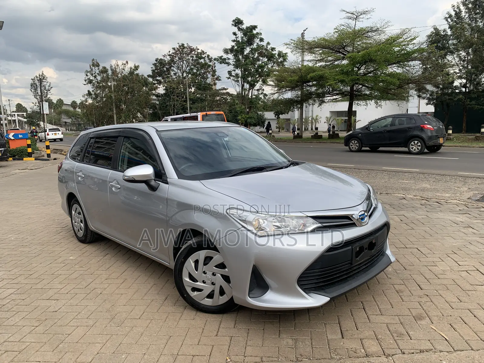 Toyota Corolla Fielder 1.5 Hybrid FWD 2020 Silver