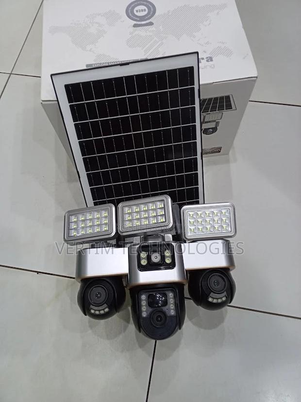 Heavy Duty 12mp 4g PTZ Multiple Lens Camera With Solar Flood Light