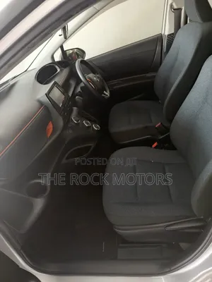 Toyota Sienta 2019 Silver