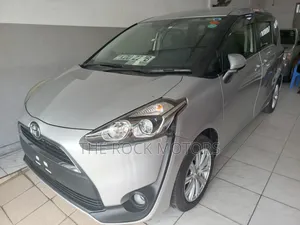Toyota Sienta 2019 Silver