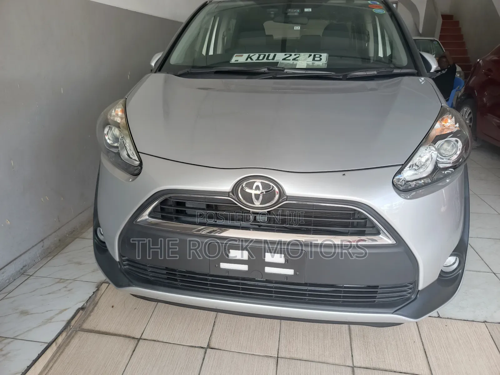 Toyota Sienta 2019 Silver