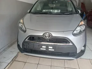 Toyota Sienta 2019 Silver