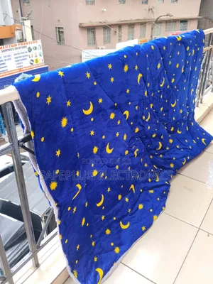 Single Woolen Duvet** 
・**Size**: 6x6 Feet