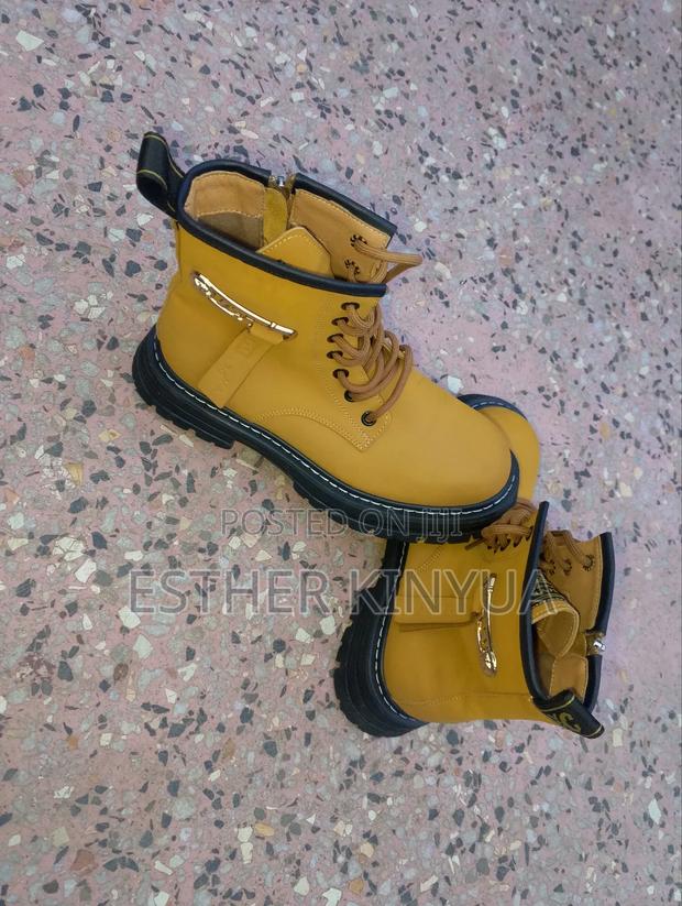 Lady's Boots - thumbnail 3