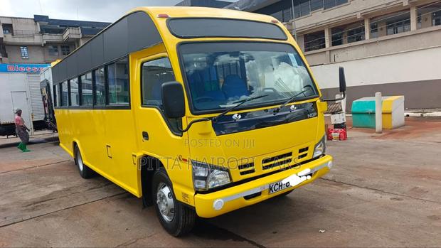 Isuzu NQR 2016 Yellow