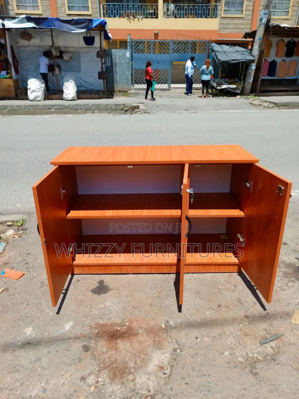 Off Cabinet /Cridenza
