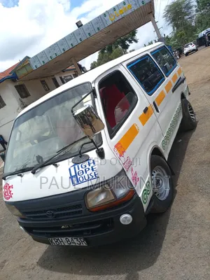 Toyota HiAce 2002 White