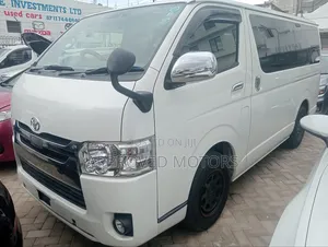 Toyota HiAce 2018 White