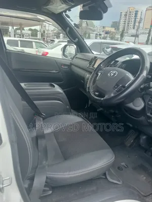 Toyota HiAce 2018 White