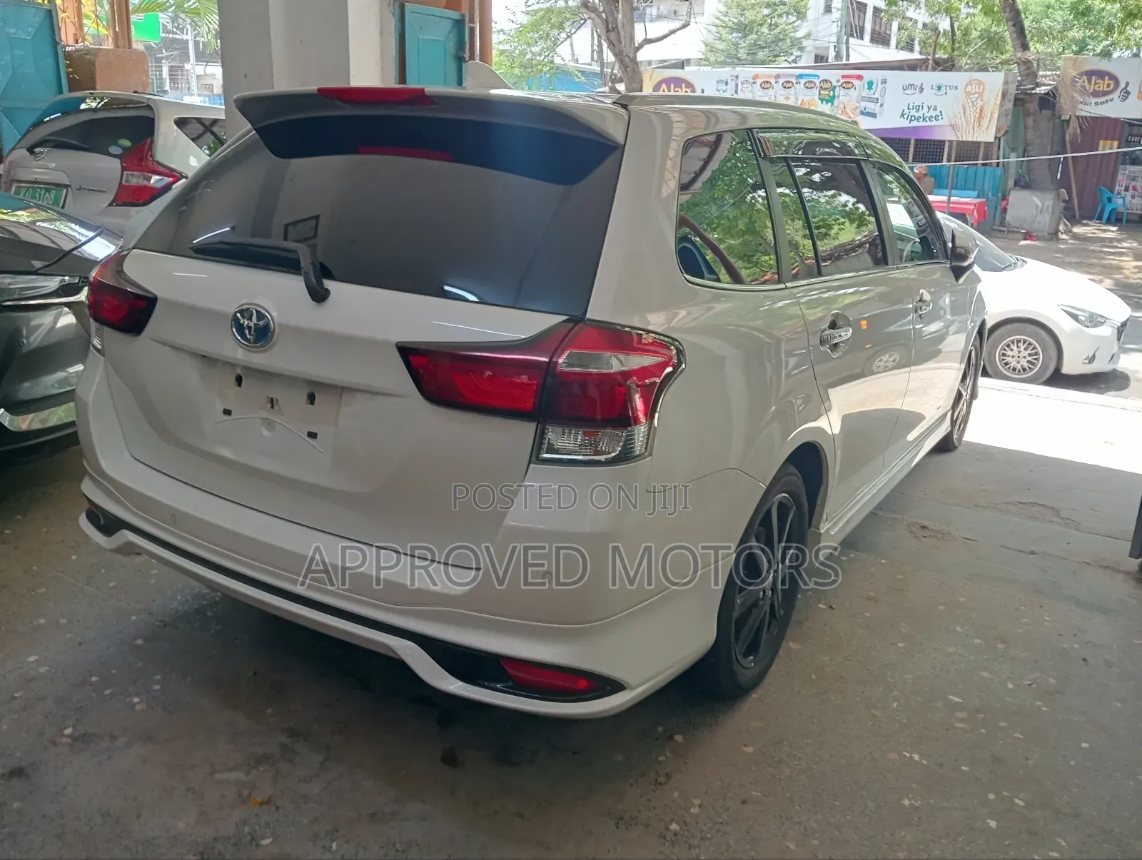 Toyota Corolla Fielder 2018 White