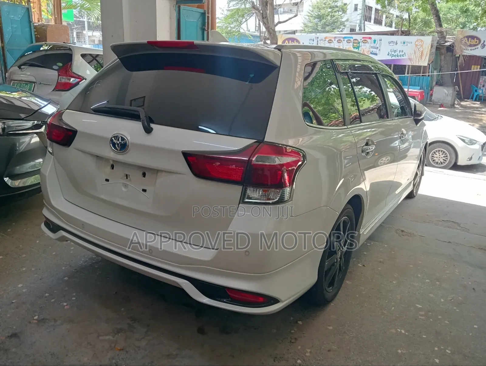 Toyota Corolla Fielder 2018 White