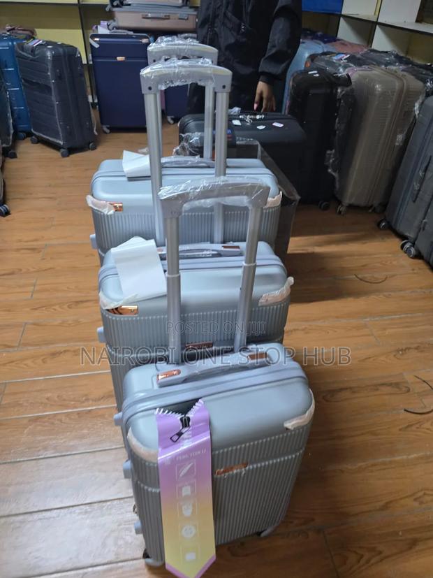 Heavy Duty Unbreakable Suitcases Set - thumbnail 11