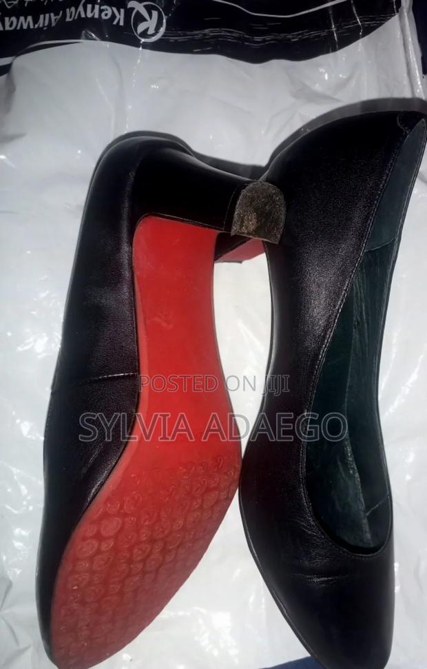Kenya Airways 3 Inch Wide Width Chunky Heel Barely Used .Quality