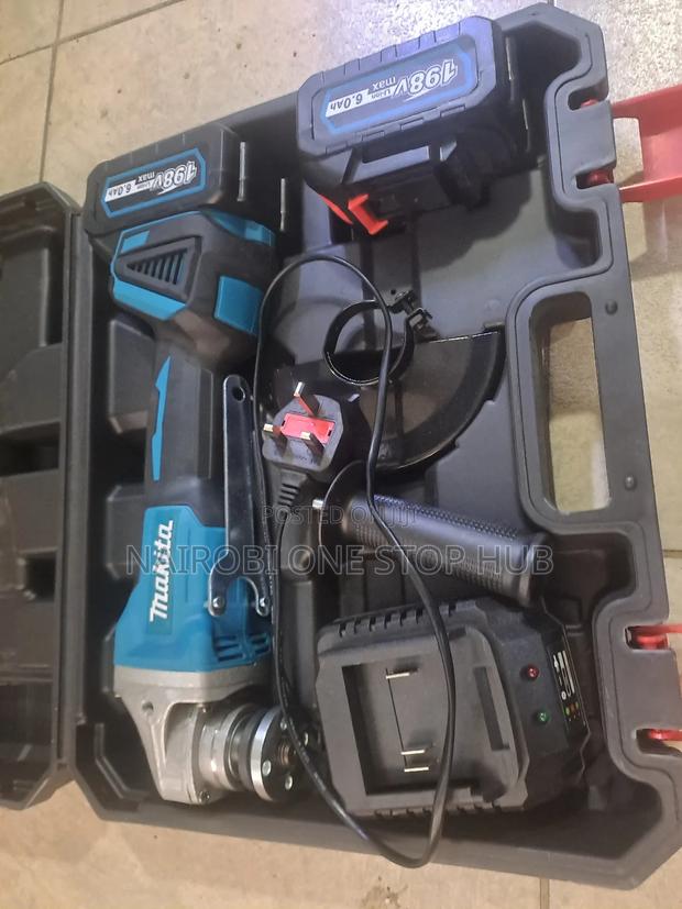 Makita Cordless Angle Grinder Set - main view