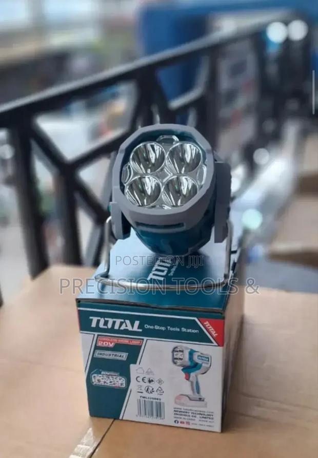 Total 20v Cordless Industrial Work Lamp / Torch – 2500 Lumens