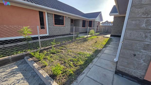 3bdrm Bungalow in Katani for sale - thumbnail 5