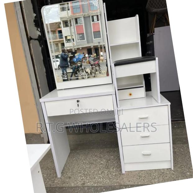 Modern Sliding Mirror Dressing Table – Elegant Storage Solution