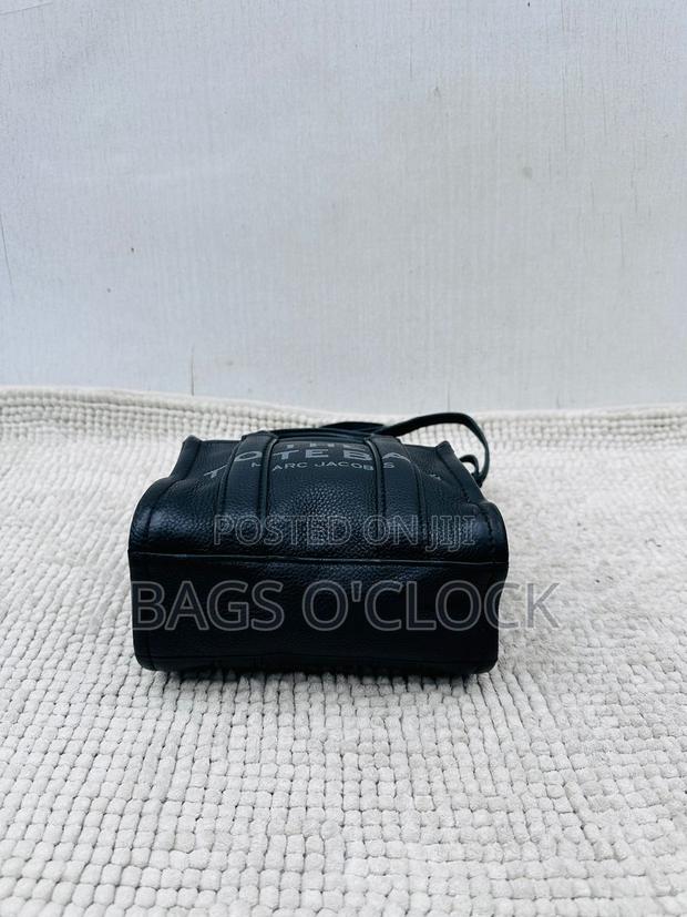 Authentic Marc Jacobs Leather Bag - thumbnail 4
