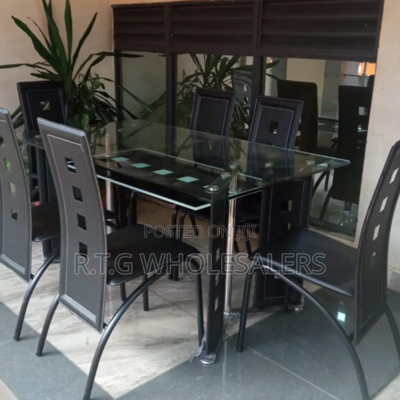 Modern 6‐Sitter Glass Top Dining Table With Leather Chairs