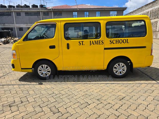 Nissan Caravan (Urvan) 2012 Yellow - thumbnail 5