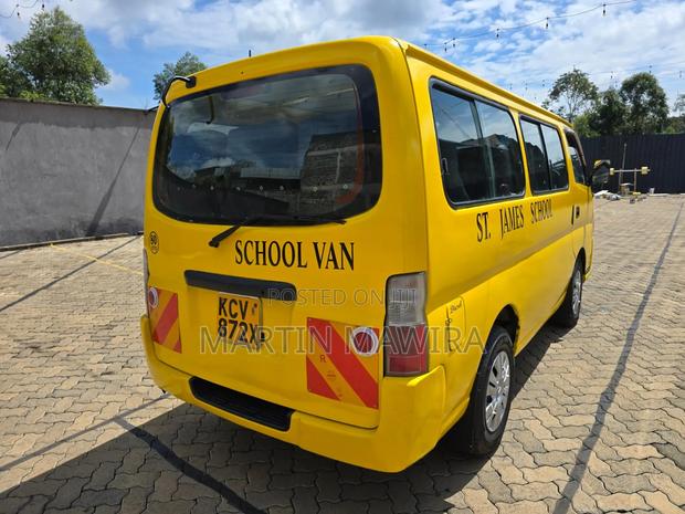 Nissan Caravan (Urvan) 2012 Yellow - thumbnail 2