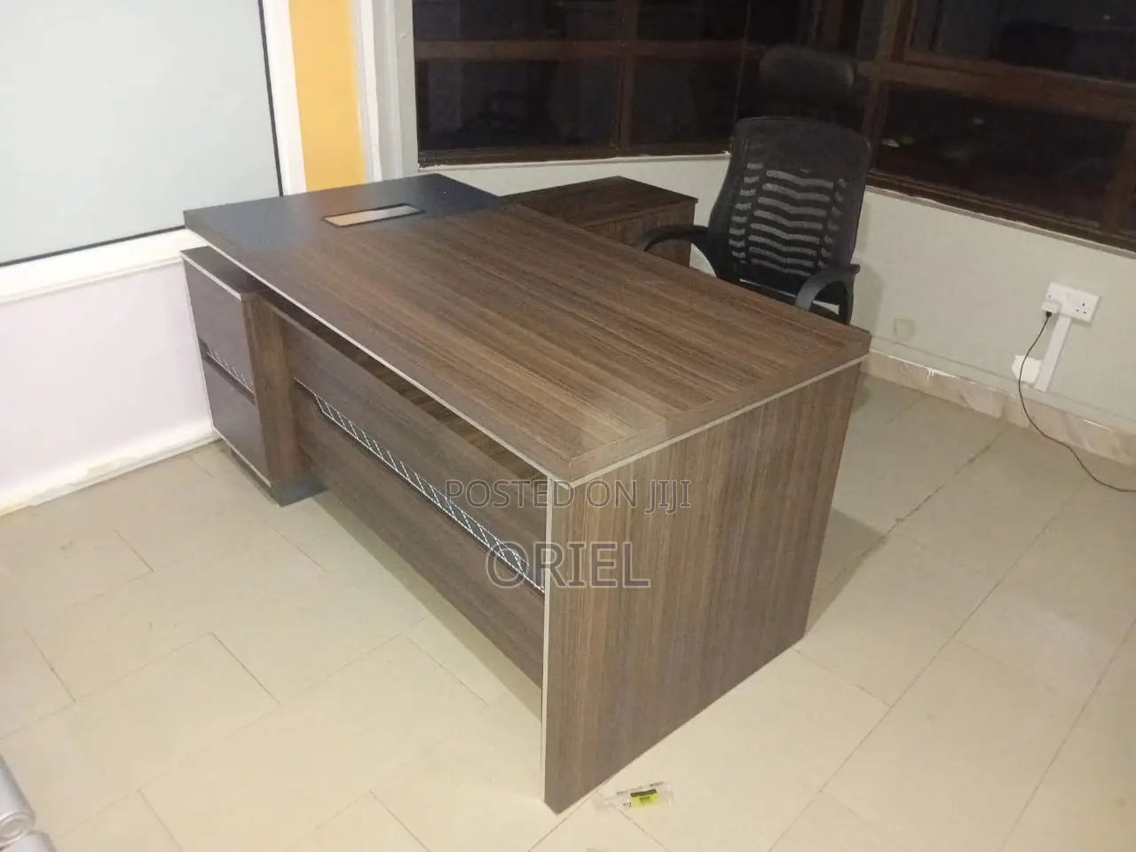 Modern L-Shaped Office Desk : Executive Desk 1.6 Metres