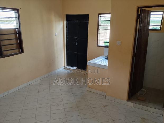 1bdrm Bedsitter in Kiembeni for rent - thumbnail 4