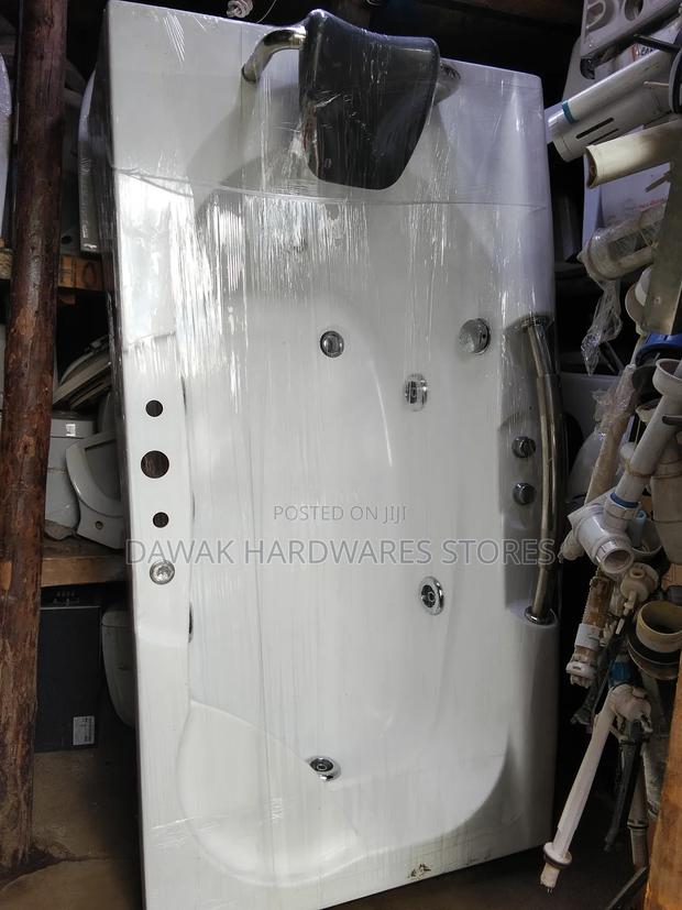 Freestanding Jacuzzi - thumbnail 3