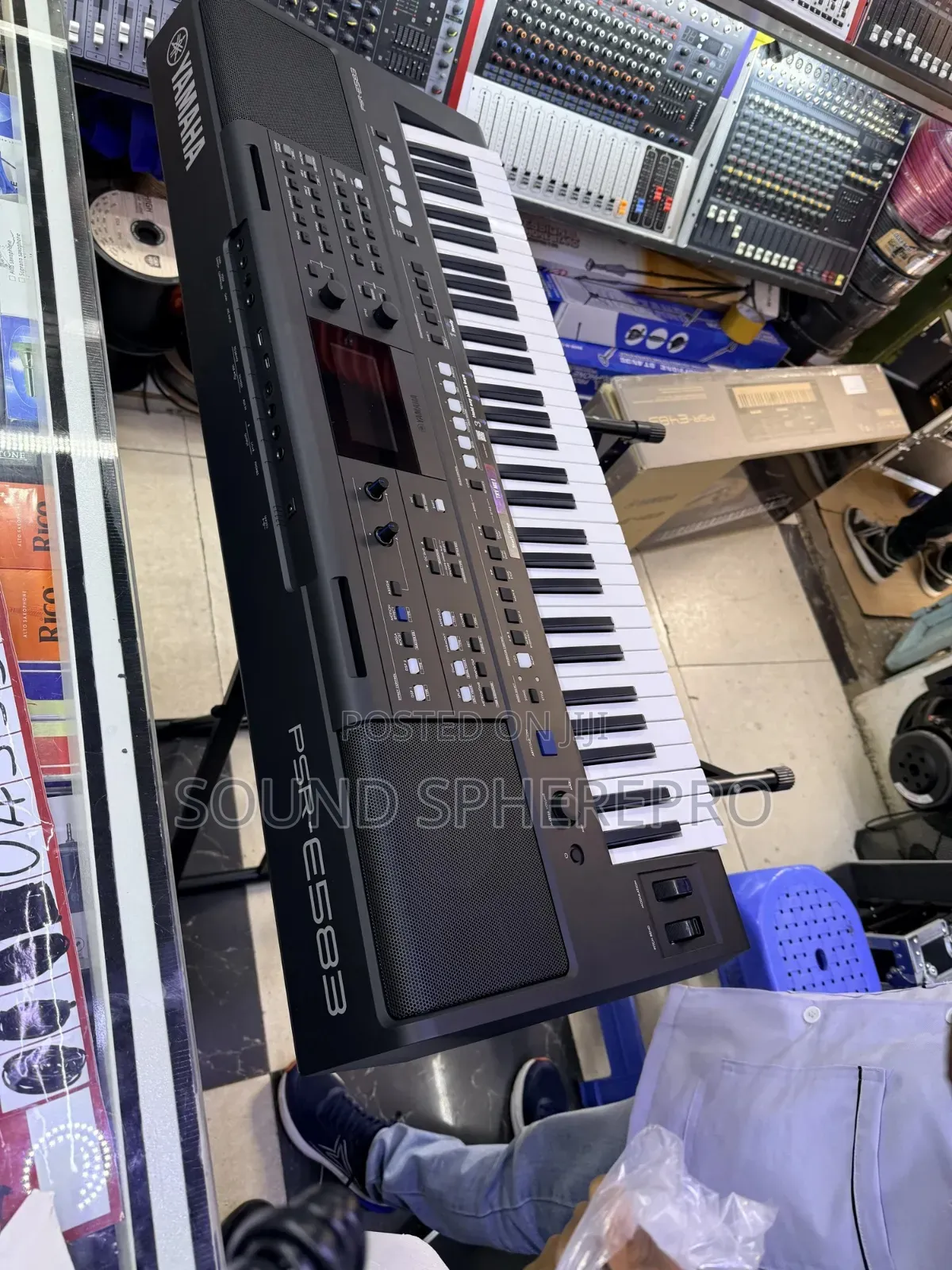 Yamaha PSR 583 61 Key Keyboard
