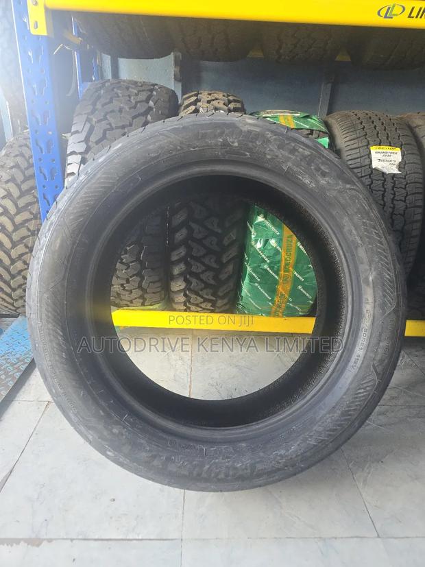 275/50r21 Goodyear Effecient Grip Tire - thumbnail 2