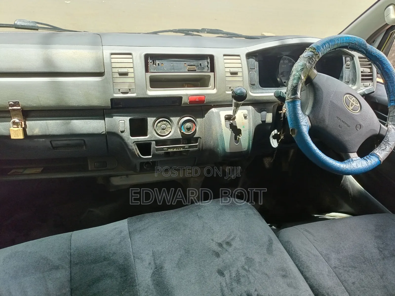 Toyota HiAce 2013 White