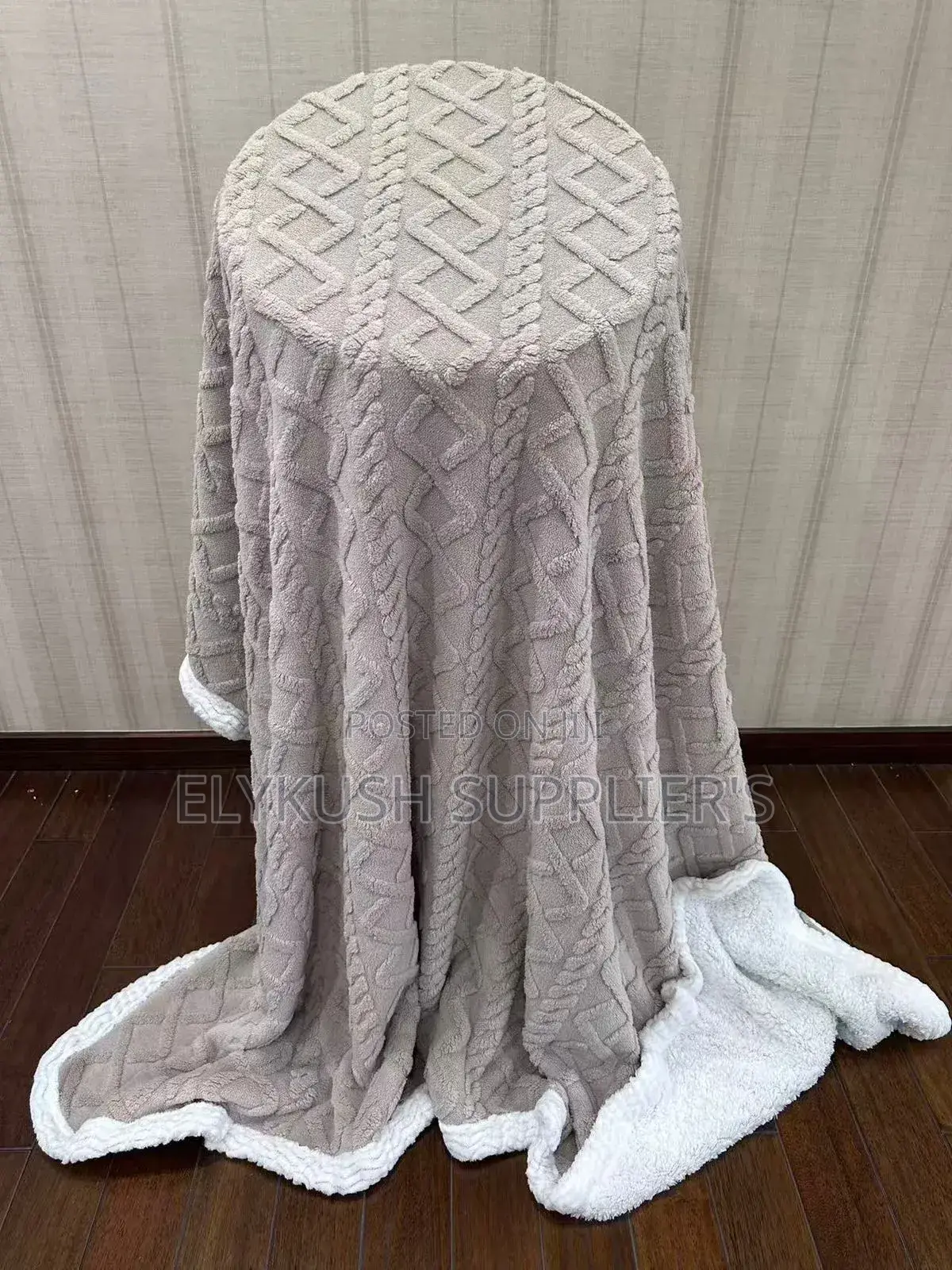 6x6 Warm Sherpa Fleece Blanket – Soft Fluffy Double-Sided Throwblanket