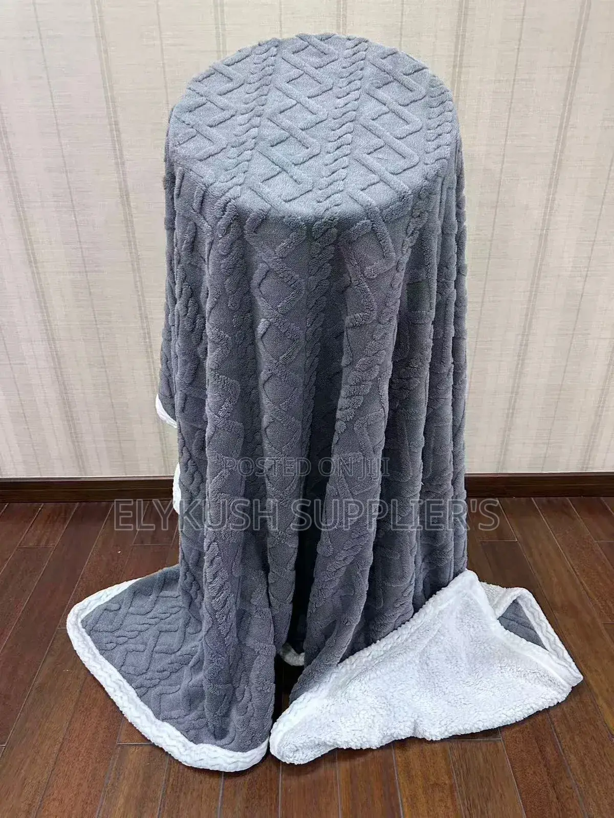6x6 Warm Sherpa Fleece Blanket – Soft Fluffy Double-Sided Throwblanket