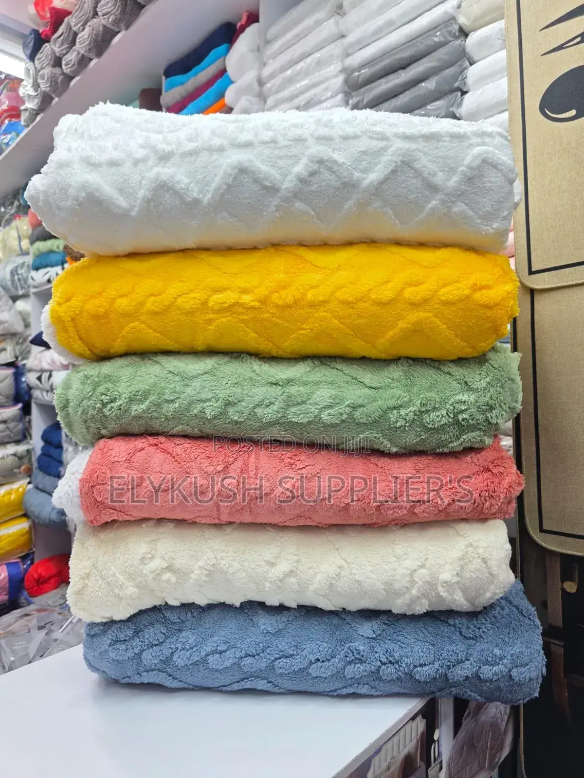 6x6 Warm Sherpa Fleece Blanket – Soft Fluffy Double-Sided Throwblanket