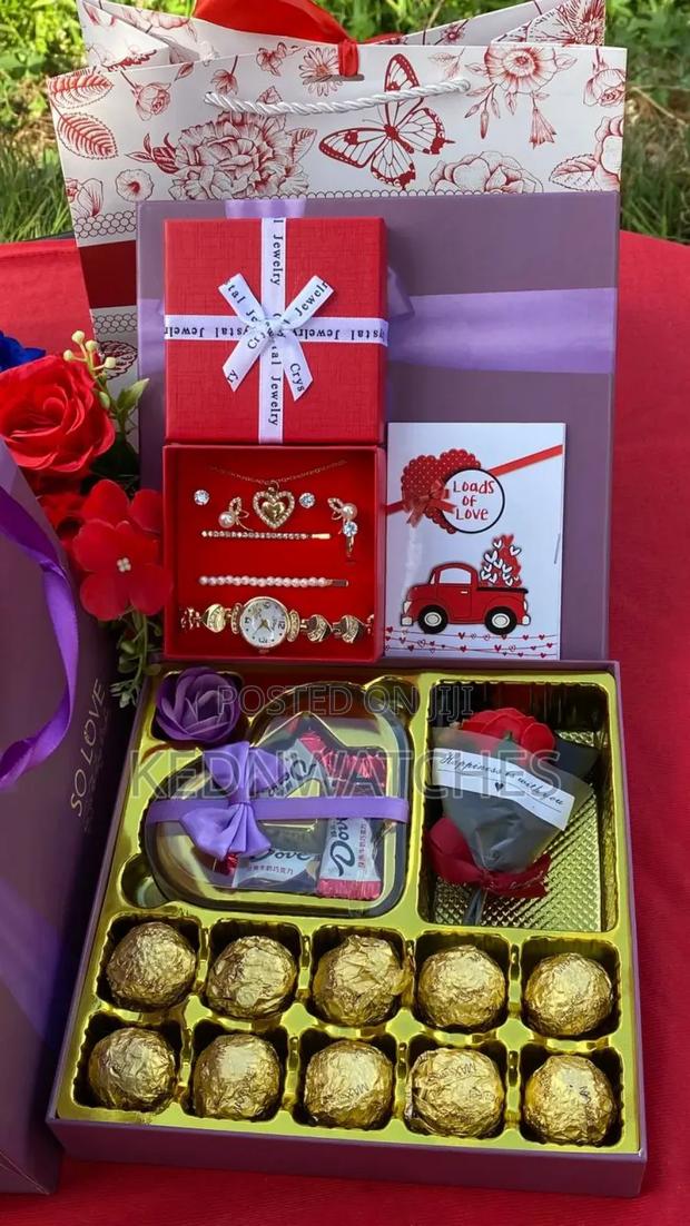 Hot Valentines Ladies Gift Set With Chocolates