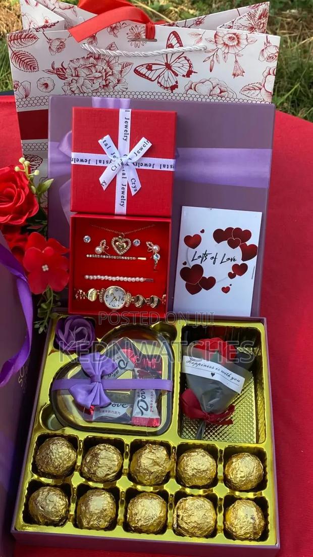 Hot Valentines Ladies Gift Set With Chocolates - thumbnail 6