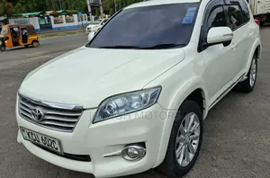 Toyota Vanguard 2012 Pearl