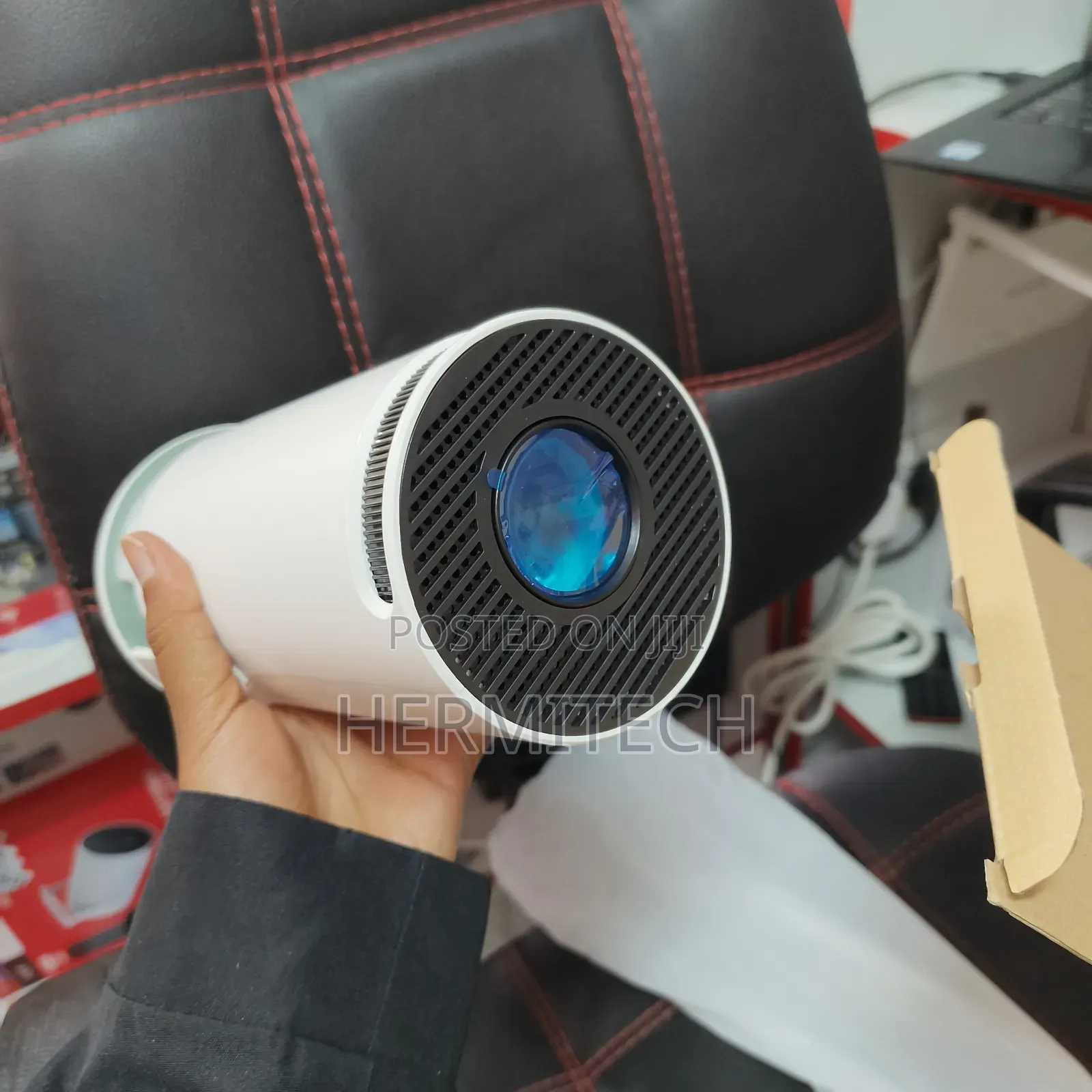 Mini Projector Available With High Resolution Power