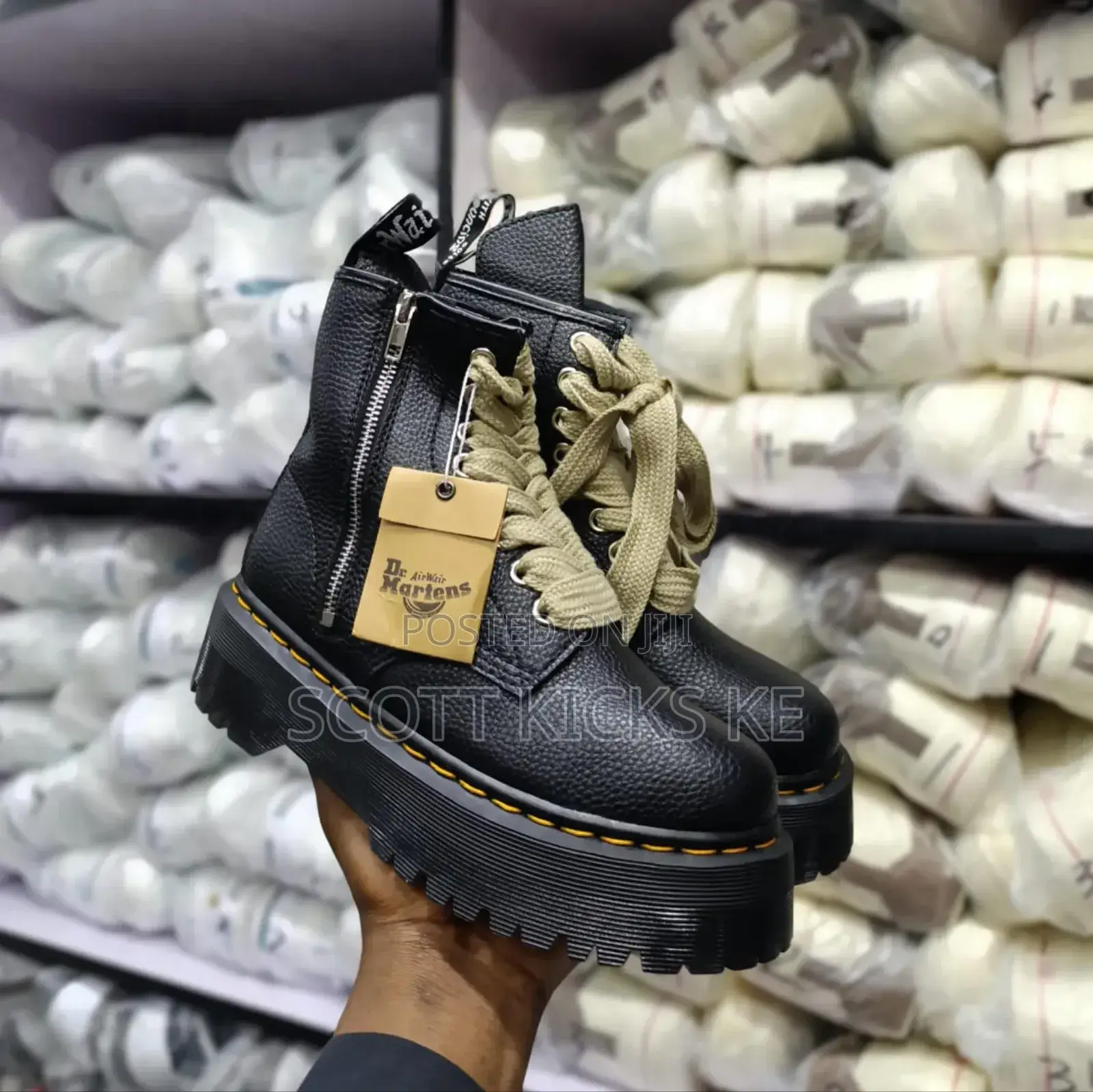 Dr Marten Unisex Boots