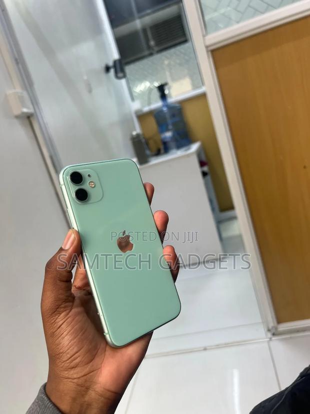 Apple iPhone 11 128 GB Green - main view