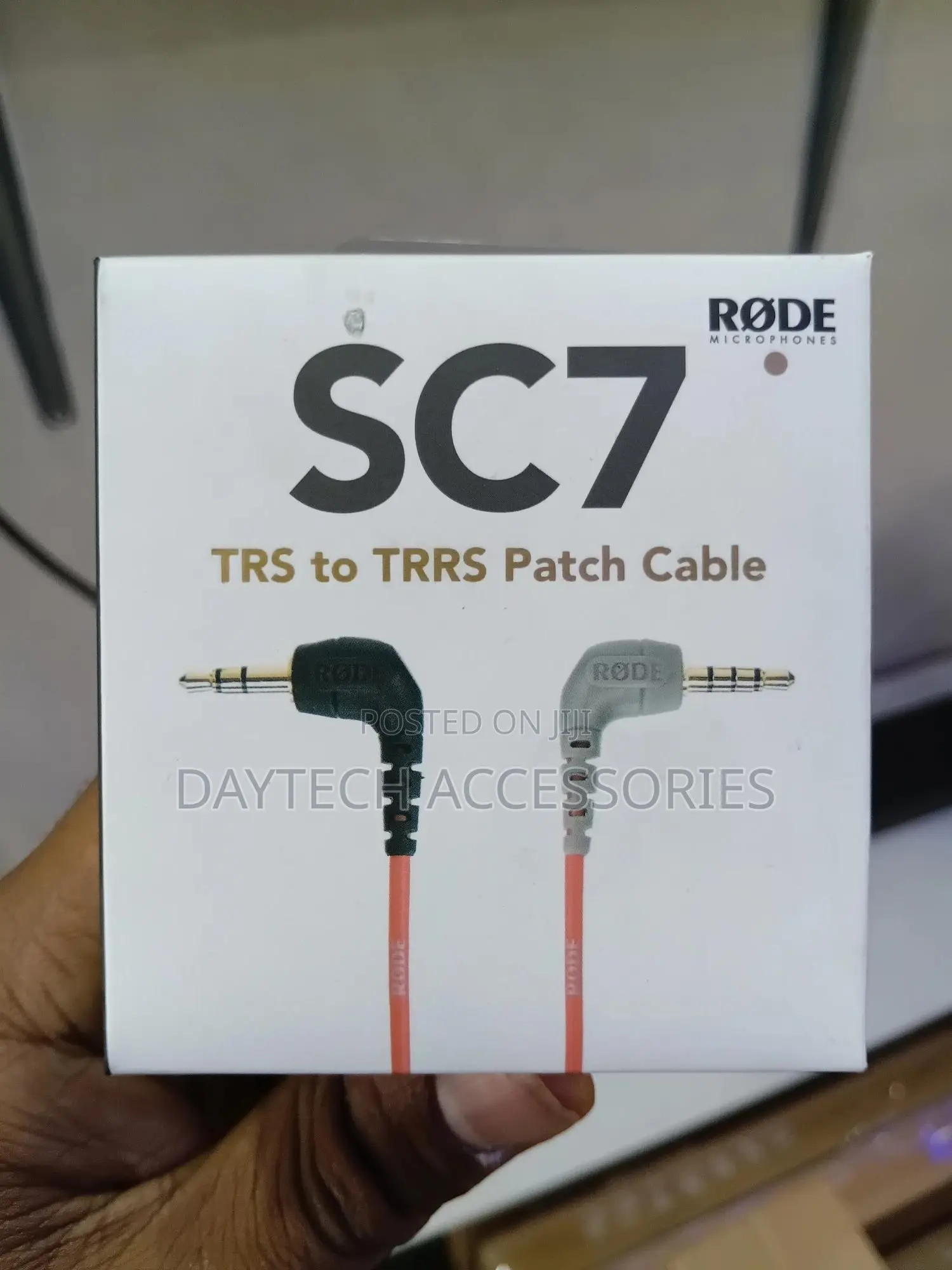 This Is a Røde Sc7 3.5mm TRS to TRRS Patch Cable.